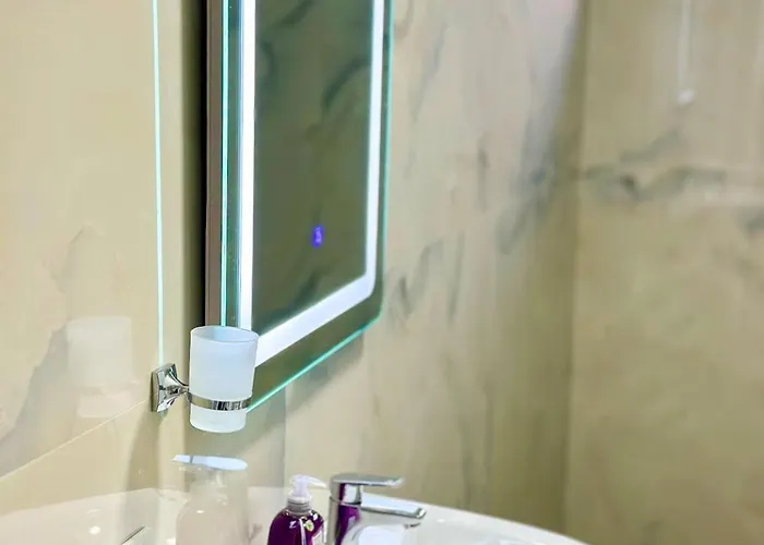Luxe 1 * تيرانا