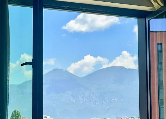 Luxe 1 * تيرانا